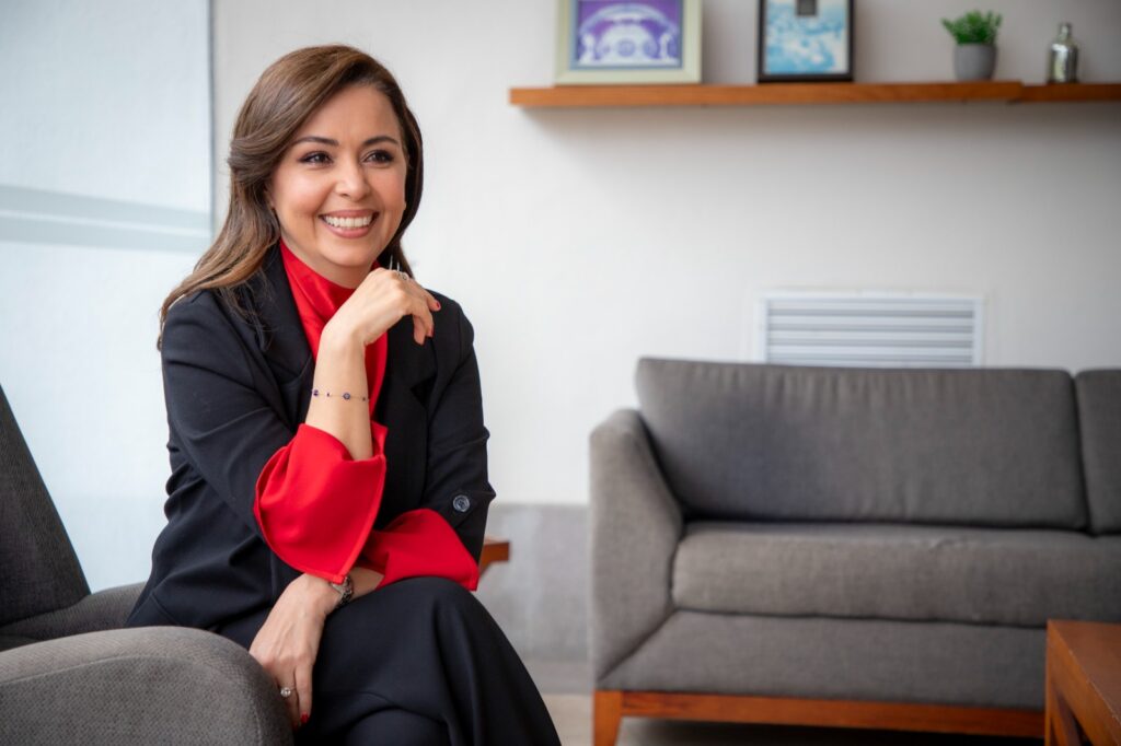 Paola Barba explica las ventajas de la Maestría en Desarrollo y Dirección del Capital Humano ofrecida por la Universidad Panamericana Campus Aguascalientes.
